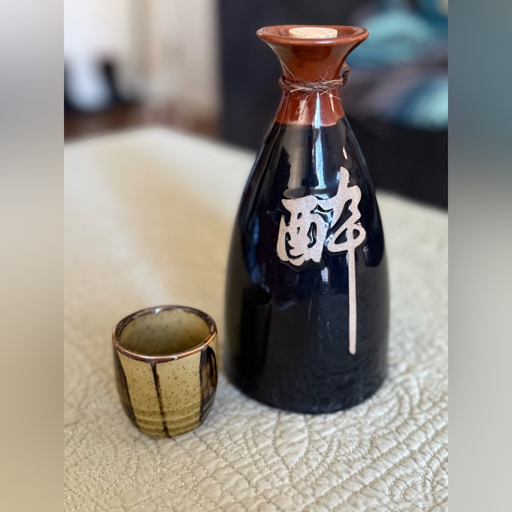 Vintage Elegant Black Ceramic Asian Sake Set - Picture 1 of 3